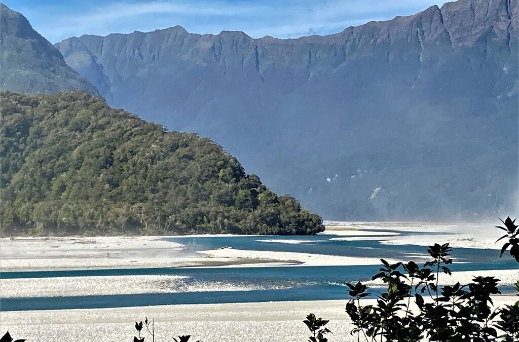 Contrasting colors at Haast River