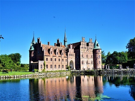 Egeskov castle moatview