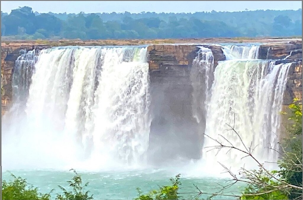 Close-up of Chitrakote falls with border